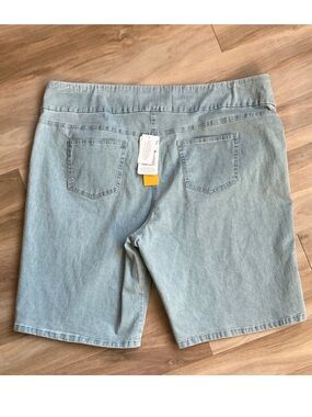 Ruby Rd Light blue jean denim short pull on with slimming contour waistband 24W